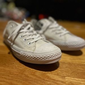 Women’s Converse | Size 8.5